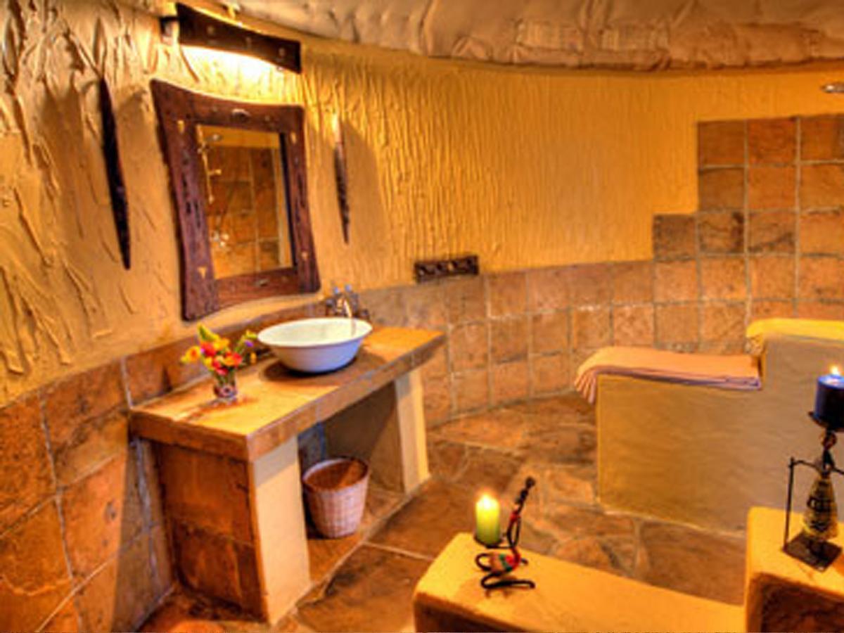 Mweiga Rhino Watch Safarilodge חדר תמונה
