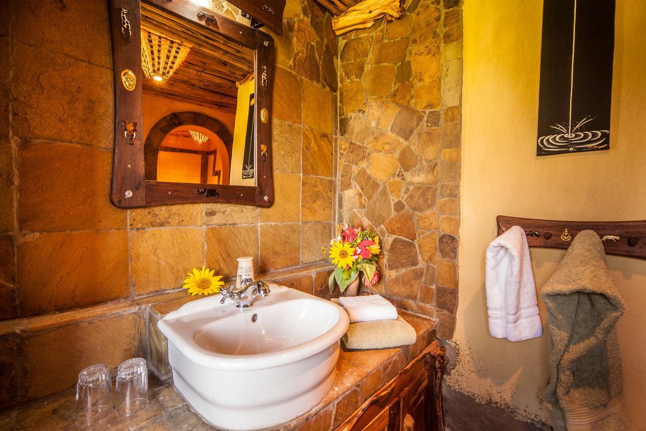 Mweiga Rhino Watch Safarilodge חדר תמונה