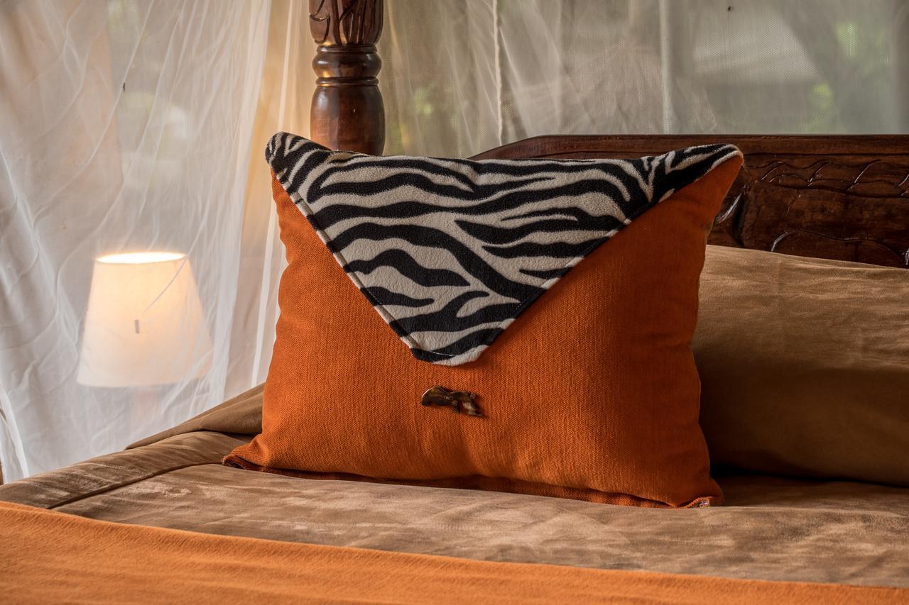 Mweiga Rhino Watch Safarilodge מראה חיצוני תמונה