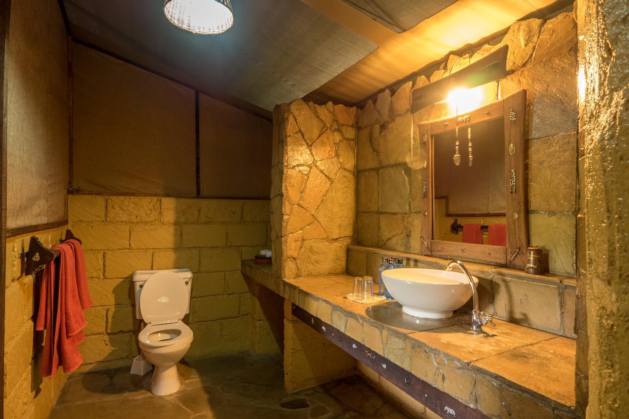 Mweiga Rhino Watch Safarilodge מראה חיצוני תמונה