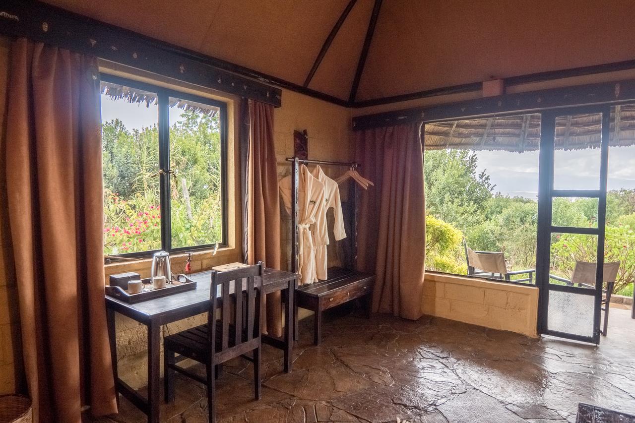 Mweiga Rhino Watch Safarilodge מראה חיצוני תמונה