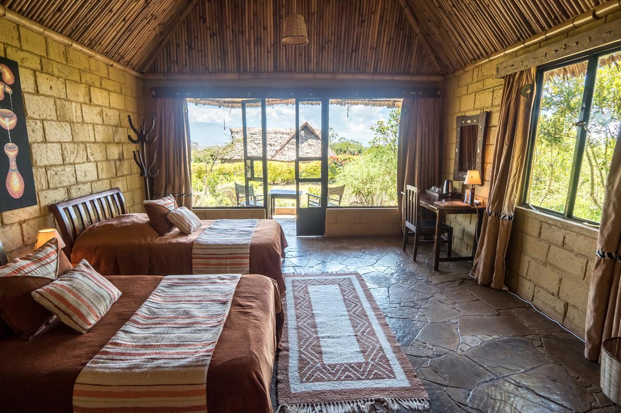 Mweiga Rhino Watch Safarilodge מראה חיצוני תמונה