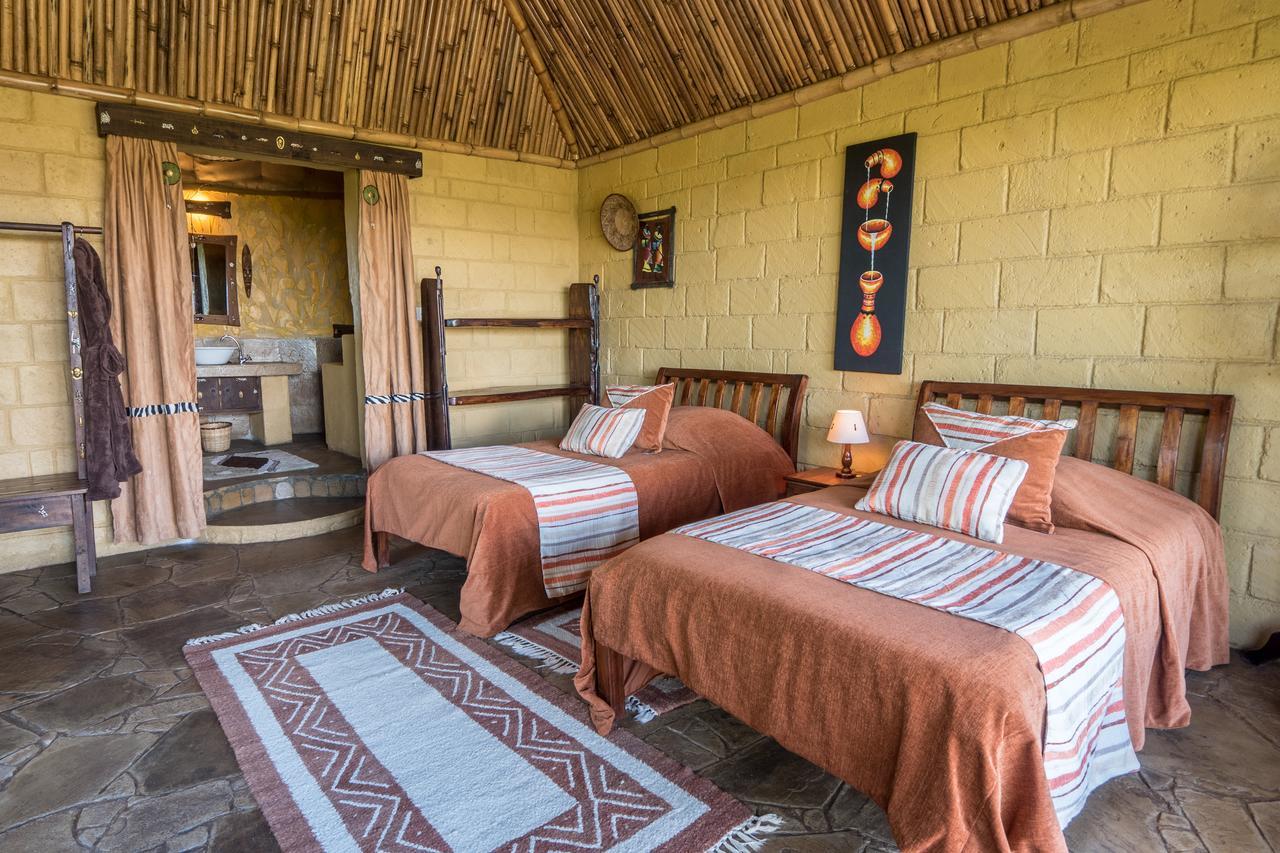 Mweiga Rhino Watch Safarilodge מראה חיצוני תמונה