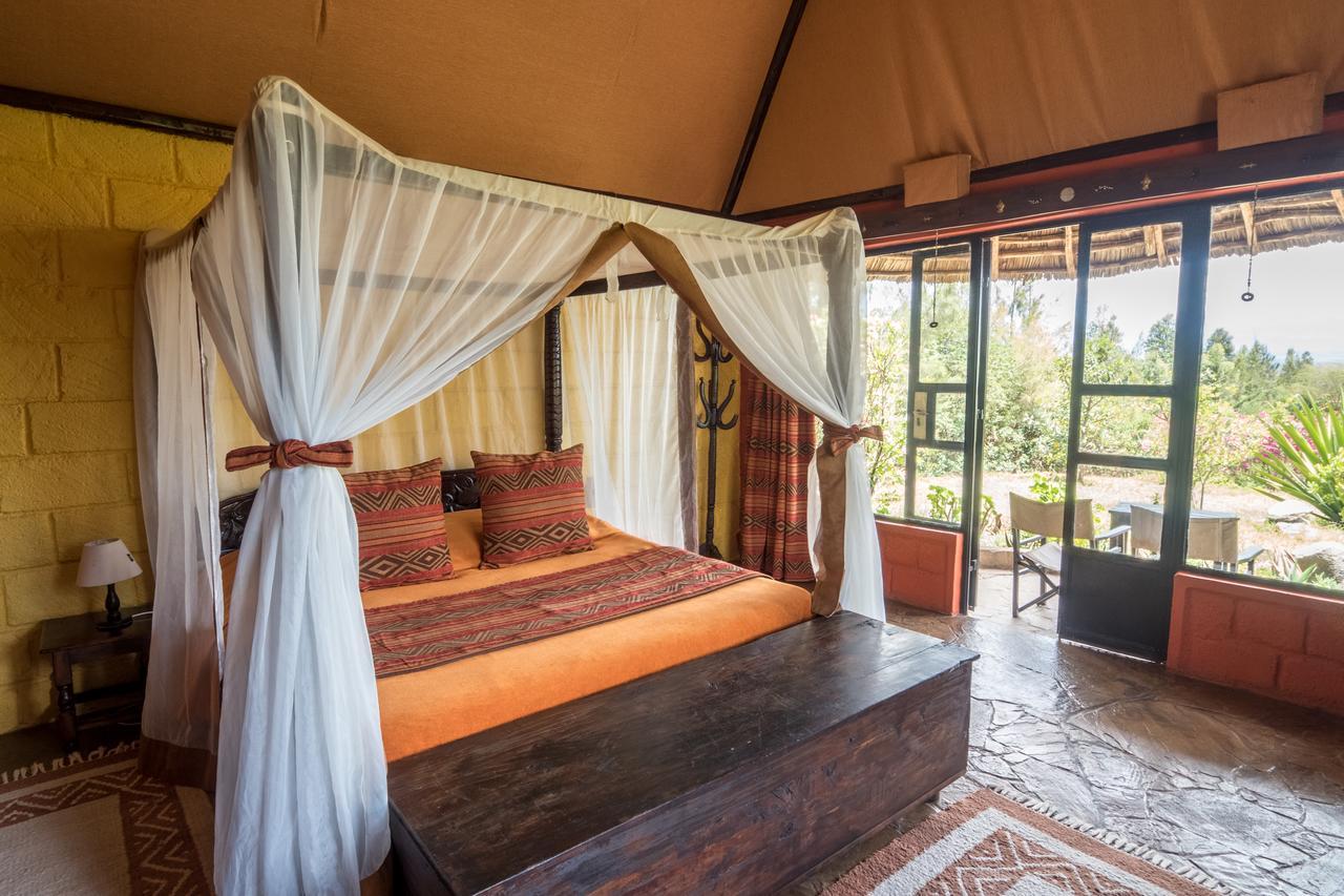 Mweiga Rhino Watch Safarilodge מראה חיצוני תמונה